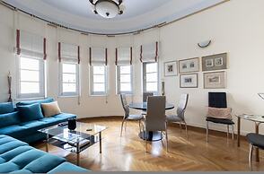 Ideal 4 bdr Apartment in Plaka for 10