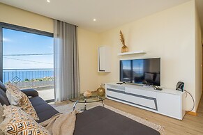 Canhas Residence I by Homie
