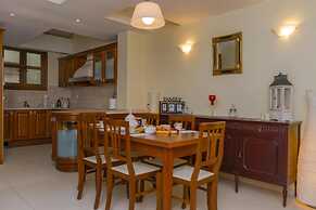 George s Poet Maisonette