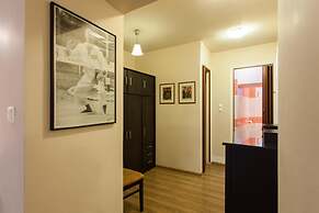 Psyri Neoclassical House w Yard - Free Parking