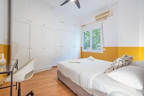 Spacious High-ceiling 2BR by Acropolis Museum