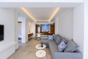 Mackenzie Castella Beachfront Suite