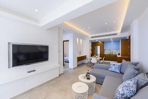 Mackenzie Castella Beachfront Suite
