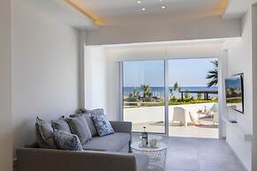 Mackenzie Castella Beachfront Suite