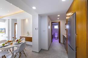 Mackenzie Castella Beachfront Suite