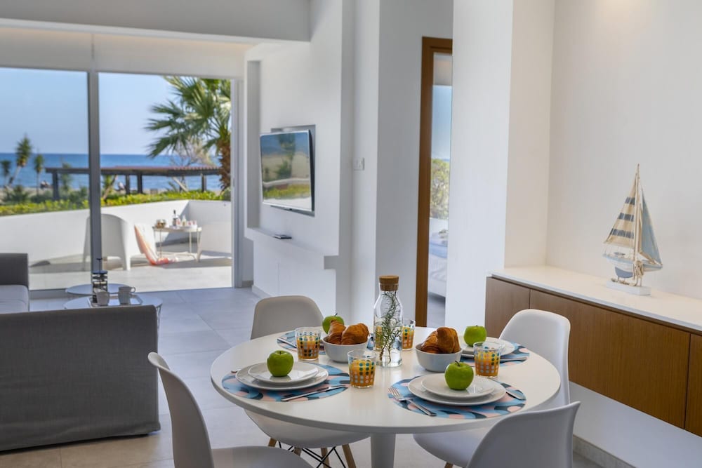 Mackenzie Castella Beachfront Suite
