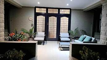 Contemporary 2 bed in Suburbs - 2081