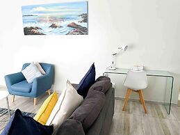 Chic Modern House on Neasden - 2085