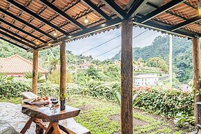 Ivy Cottage by Homie