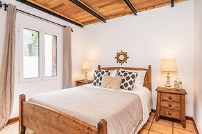 Ivy Cottage by Homie