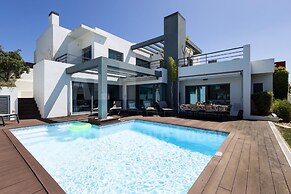 Aqua Villa by Acasadascasas