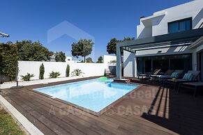 Aqua Villa by Acasadascasas