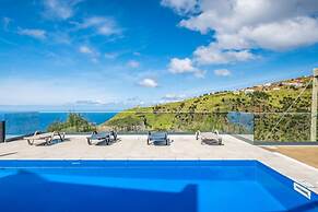 Ocean Panorama Apartment 2 by Homie