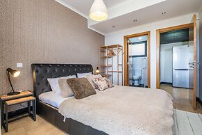 Ocean Panorama Apartment 1 by Homie