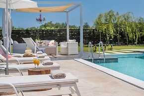 Madini Luxury Villa With Private Swimming Pool