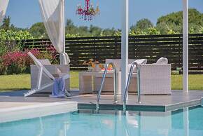 Madini Luxury Villa With Private Swimming Pool