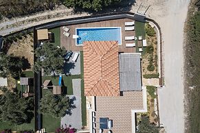 Villa Prima - With Private Heated Pool