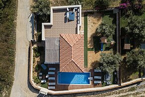 Villa Prima - With Private Heated Pool