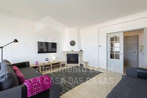 Ocean Apartment by Acasadascasas