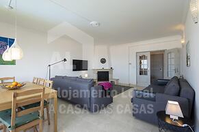 Ocean Apartment by Acasadascasas