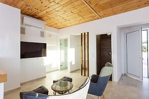 Mandana Villa - With Heated Pool Jacuzzi