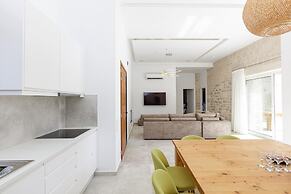 Mandana Villa - With Heated Pool Jacuzzi