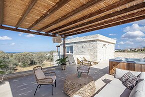Mandana Villa - With Heated Pool Jacuzzi