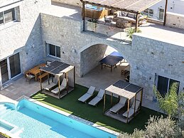Mandana Villa - With Heated Pool Jacuzzi