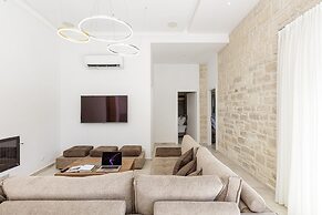 Mandana Villa - With Heated Pool Jacuzzi