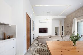 Mandana Villa - With Heated Pool Jacuzzi