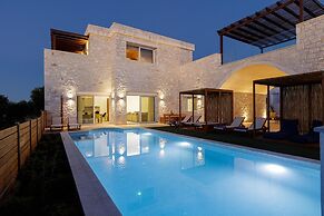 Mandana Villa - With Heated Pool Jacuzzi