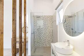 Mandana Villa - With Heated Pool Jacuzzi