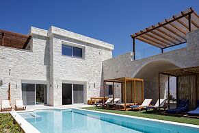 Mandana Villa - With Heated Pool Jacuzzi