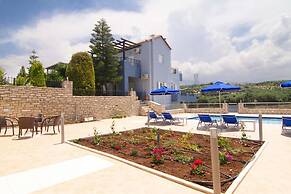 Blue Villa 2 - With Private Pool