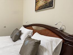 Hotel X
