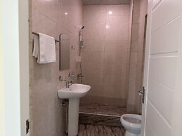 Hotel X