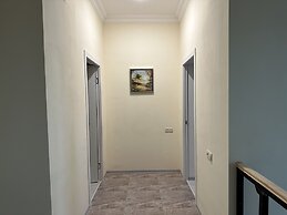 Hotel X