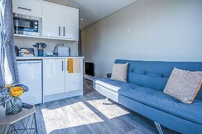 The Studio - 1 Bedroom Cabin - Amroth