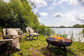 The Lakeside Viewing Gallery - From 900 Per Night