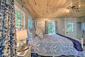 Lush Edgecomb Studio Cottage w/ Fire Table!