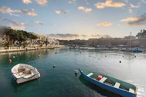 Bougainvillea Breeze & Marina View