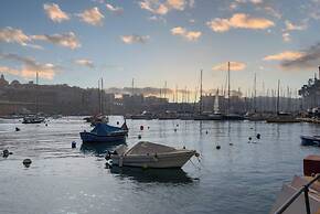 Bougainvillea Breeze & Marina View