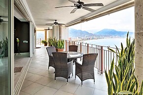 Beachfront Resort Condo w/ Wraparound Balcony!