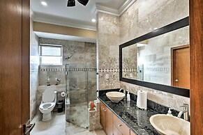 Beachfront Resort Condo w/ Wraparound Balcony!
