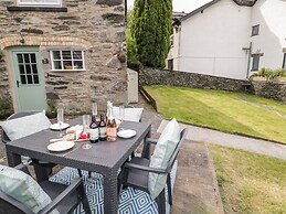 Bron Celyn Bach
