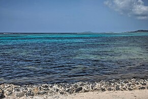 Beachfront St Croix Condo w/ Pool + Lanai!