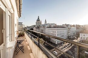 Basilica View Apartment With Balcony