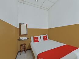 OYO 90794 Maple Hotel