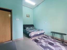 OYO 90799 Sharhan Residence