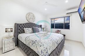 ZENHOUSE STYLISH - 3BR Home near Shops